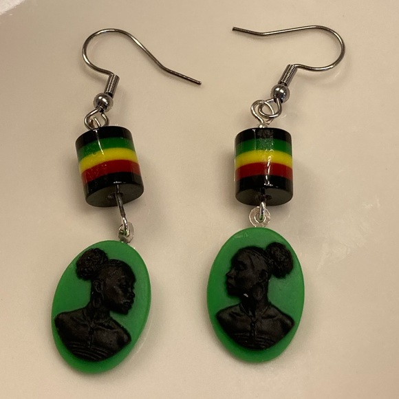 Cameo Earrings - African American Woman - Picture 4 of 4